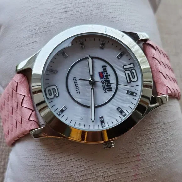 Twiggy London Wristwatch Pink Leather Strap White Face Quartz Analog Wrist Watch - Picture 4 of 12